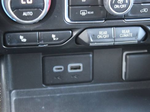 Used 2023 Chevrolet Suburban Z71 w/ Luxury Package AWD/4WD image 8