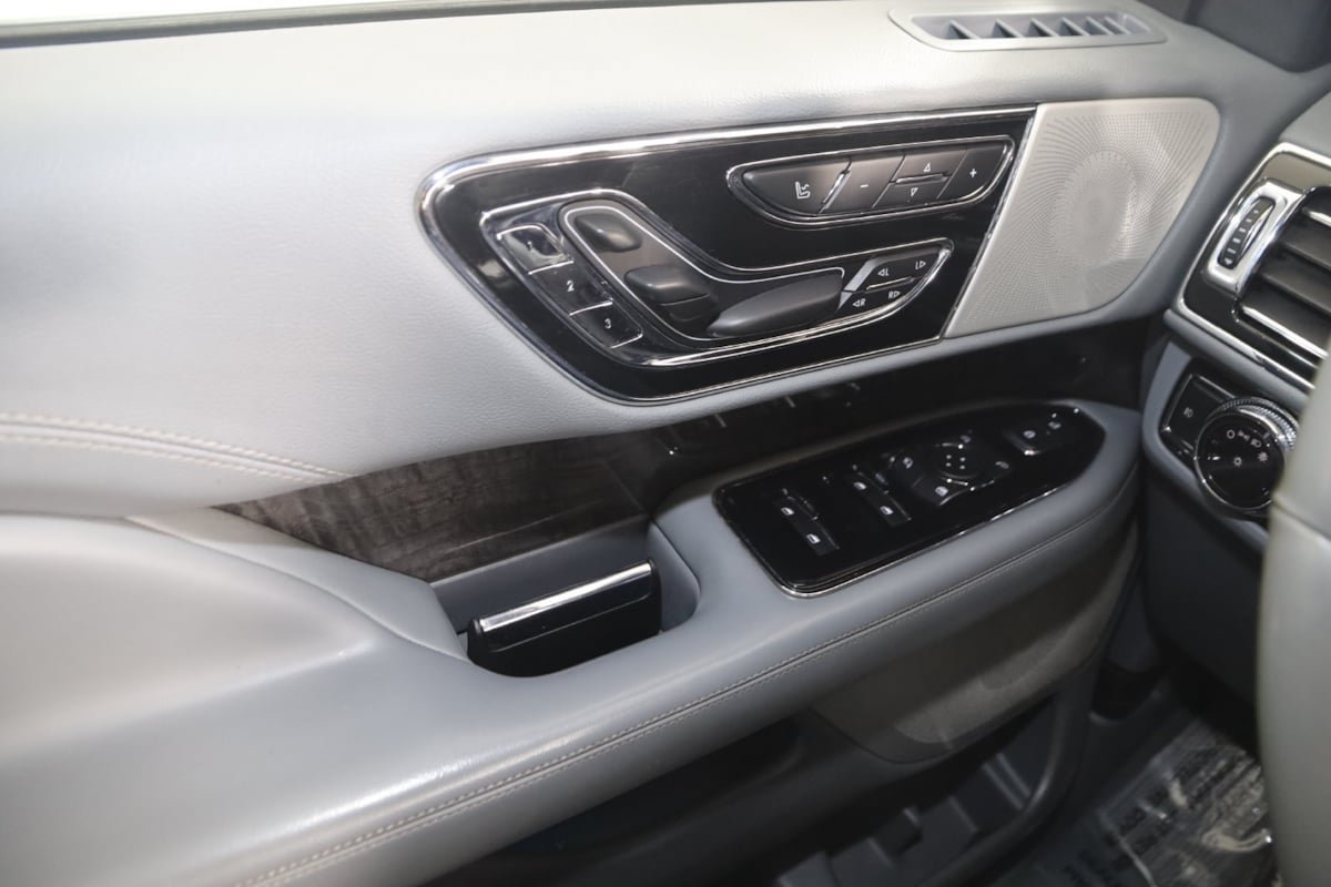 Used 2018 Lincoln Navigator Reserve w/ Technology Package AWD/4WD image 31