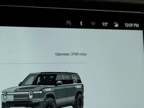Used 2025 Rivian R1S Adventure AWD/4WD image 23