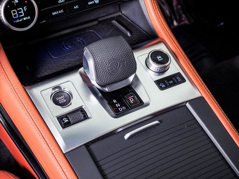 Used 2025 Jaguar F-PACE SVR image 28