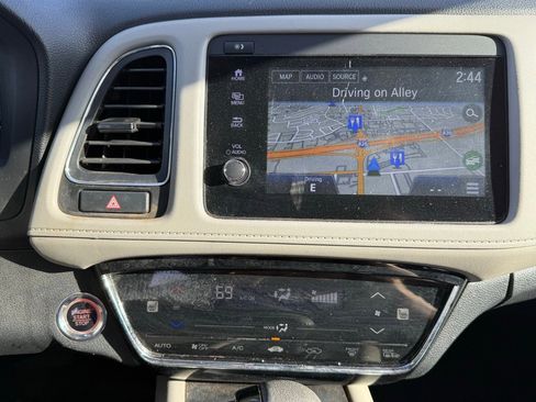 Used 2019 Honda HR-V Touring image 17