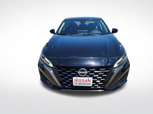 Used 2024 Nissan Altima 2.5 SR w/ SR Premium Package FWD image 9