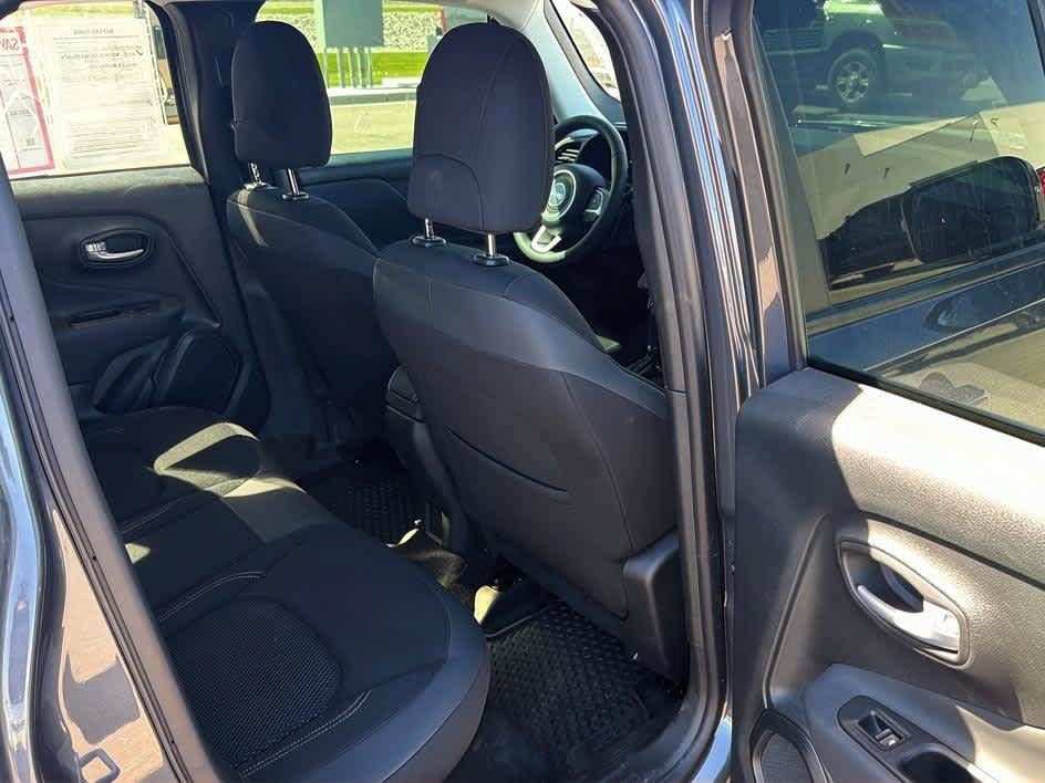 Used 2023 Jeep Renegade Altitude AWD/4WD image 13