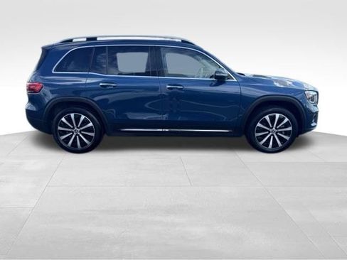 Used 2022 Mercedes-Benz GLB 250 4MATIC image 2