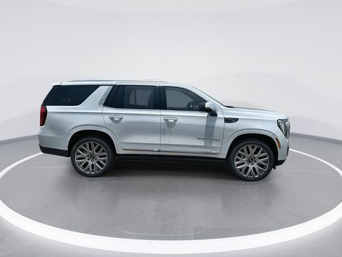 New 2026 GMC Yukon Denali Ultimate w/ LPO, Floor Liner Package AWD/4WD image 9