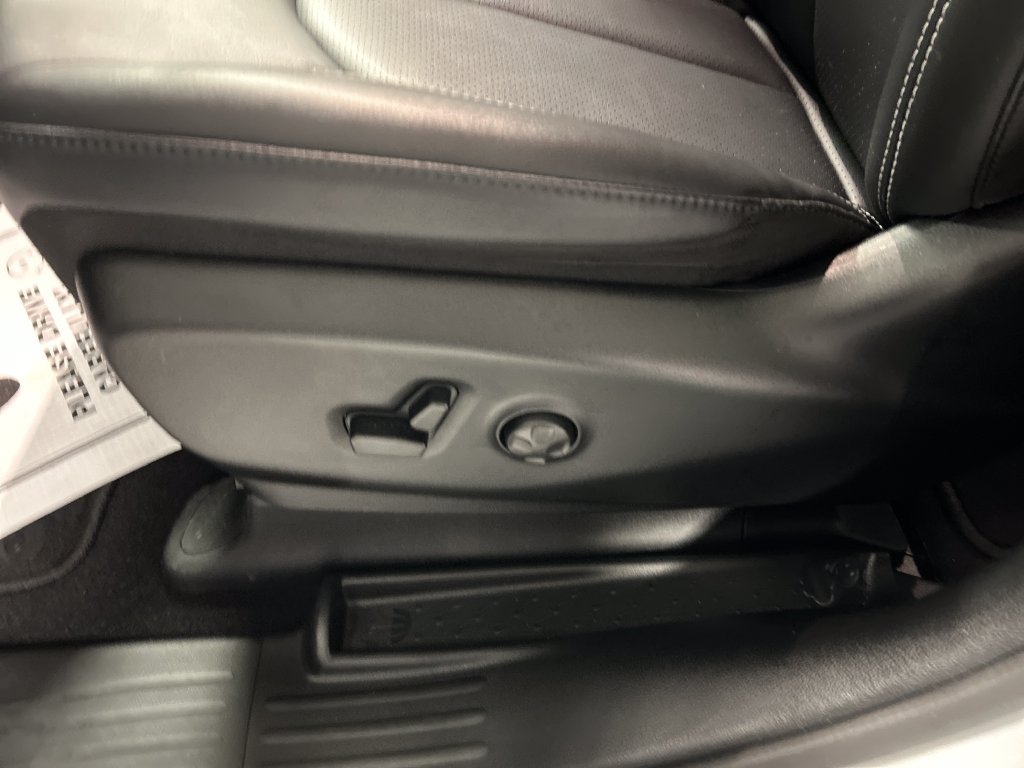Used 2026 Chrysler Pacifica Select FWD image 13