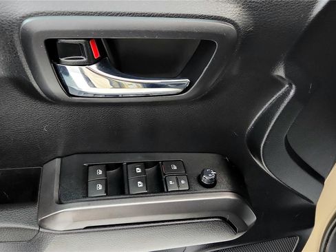 Used 2020 Toyota Tacoma TRD Off-Road image 22