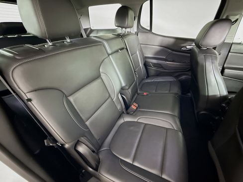 Used 2023 GMC Acadia SLT image 35