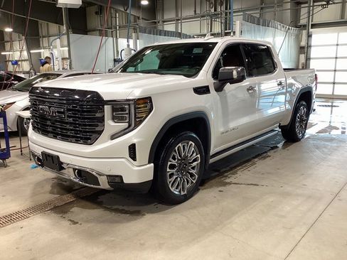 Used 2024 GMC Sierra 1500 Denali Ultimate image 2