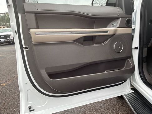 Used 2021 Ford Expedition XLT image 13