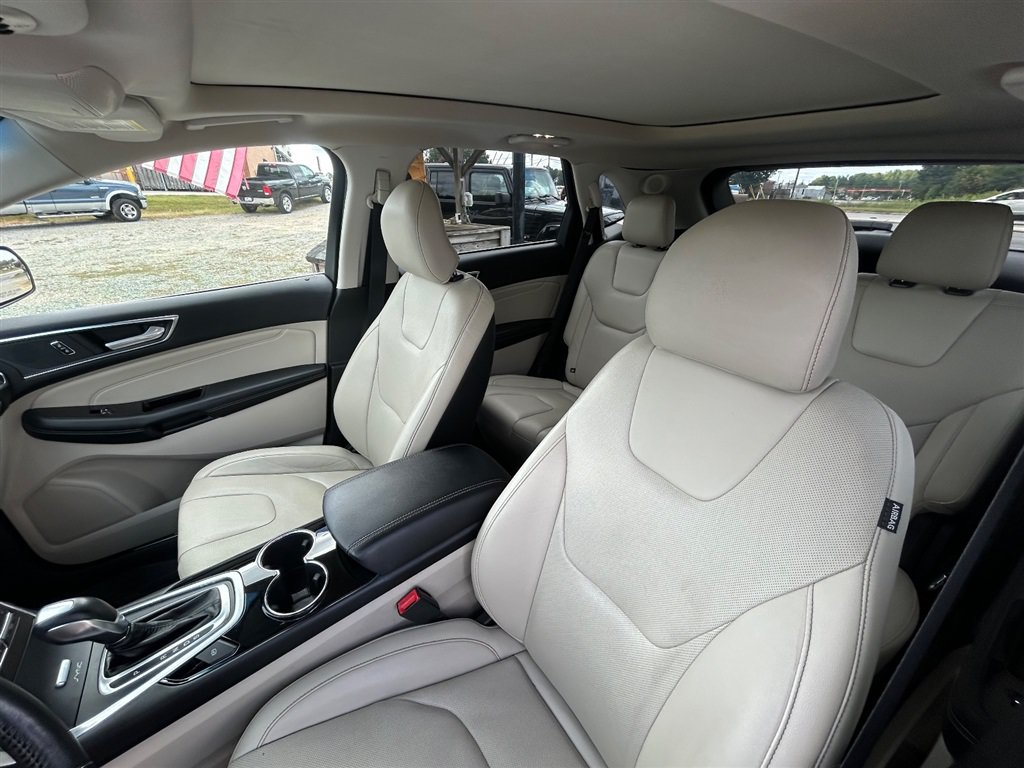 Used 2017 Ford Edge Titanium w/ Equipment Group 301A FWD image 12