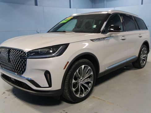 Used 2025 Lincoln Aviator Reserve w/ Illumination Package AWD/4WD image 36