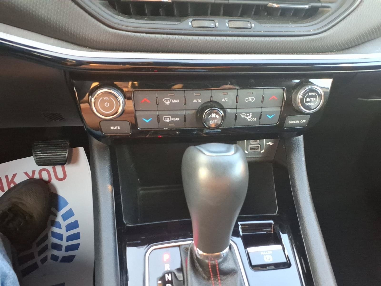 Used 2024 Jeep Compass Trailhawk AWD/4WD image 16