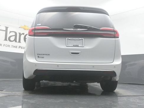 Used 2023 Chrysler Pacifica Touring-L FWD image 53