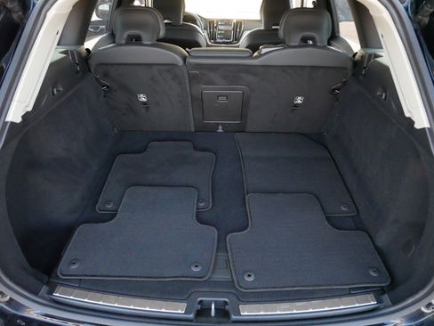 Used 2025 Volvo XC60 B5 Plus image 18