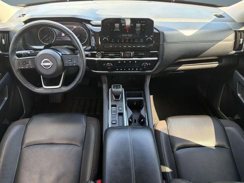 Used 2024 Nissan Pathfinder SL FWD image 13