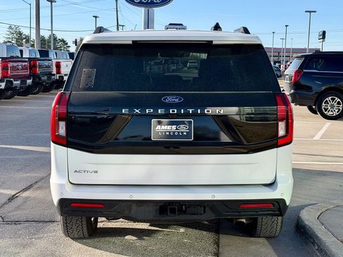 Used 2025 Ford Expedition Active image 4