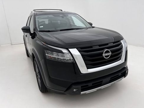 Used 2022 Nissan Pathfinder SL w/ SL Premium Package AWD/4WD image 3