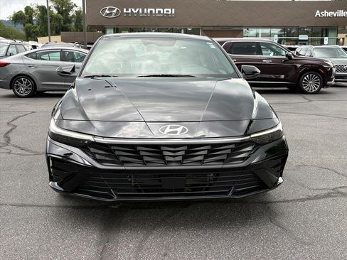 Certified 2025 Hyundai Elantra Limited FWD image 2