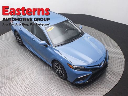 Used 2023 Toyota Camry SE FWD image 3