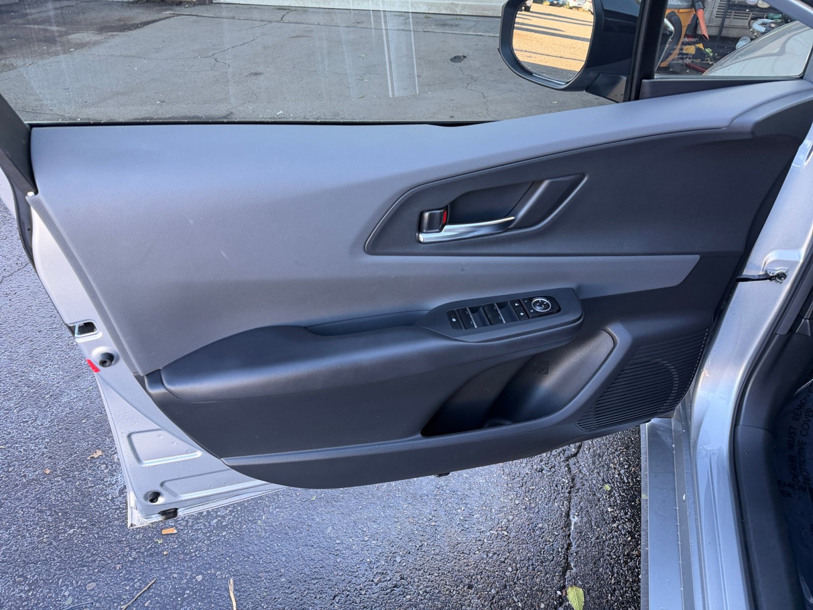 Used 2023 Toyota Prius XLE FWD image 19
