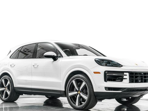 Used 2024 Porsche Cayenne AWD/4WD image 33