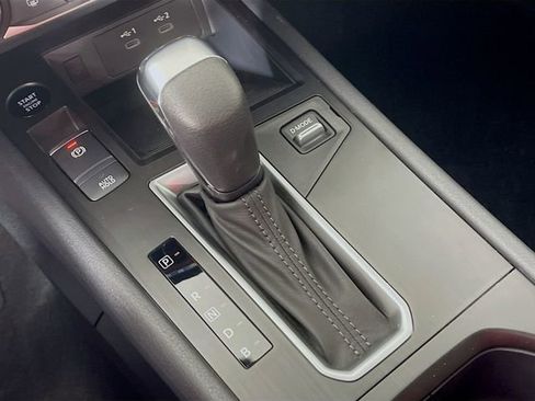 Used 2025 Nissan Kicks SV FWD image 12