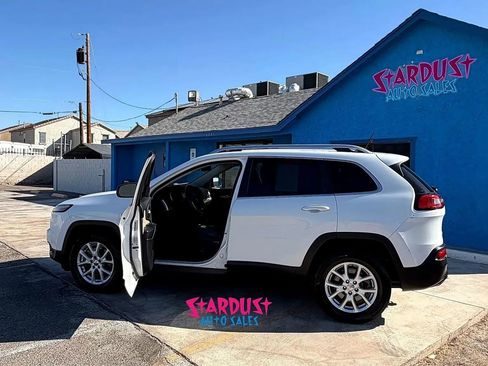 Used 2015 Jeep Cherokee Latitude w/ Comfort/Convenience Group AWD/4WD image 8