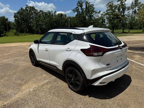 Used 2023 Nissan Kicks SR w/ SR Premium Package FWD image 6