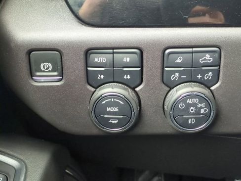 Used 2024 Chevrolet Silverado 1500 LT Trail Boss w/ LT Trail Boss Premium Package image 21