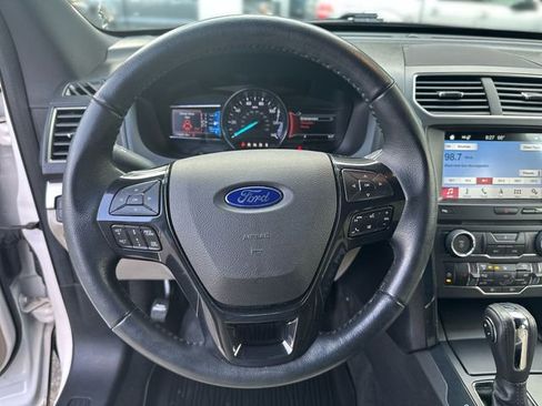 Used 2018 Ford Explorer XLT w/ Equipment Group 202A image 15