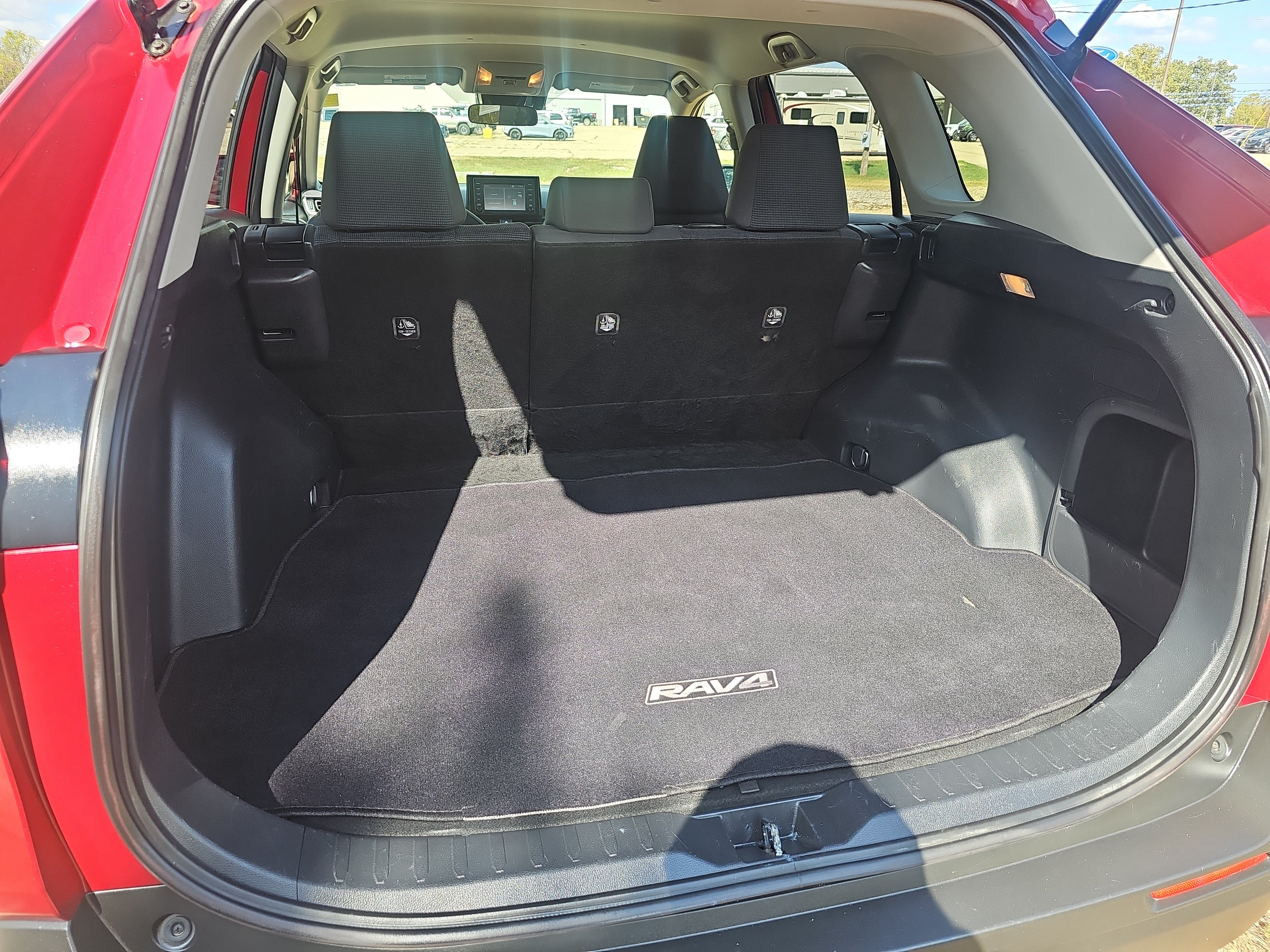 Used 2019 Toyota RAV4 LE w/ Carpet Mat Package AWD/4WD image 9
