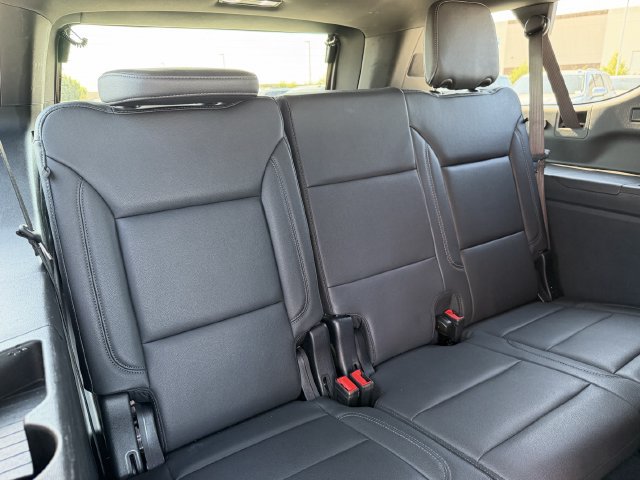 Used 2025 Chevrolet Suburban LT RWD image 28