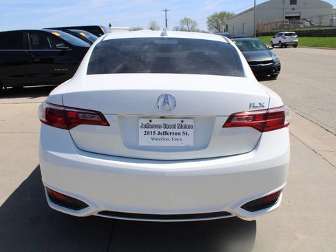 Used 2017 Acura ILX image 2