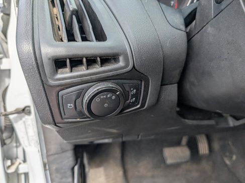 Used 2015 Ford Focus SE image 25