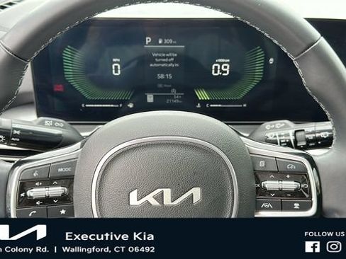 Certified 2024 Kia Sorento S w/ Panoramic Sunroof Package AWD/4WD image 12