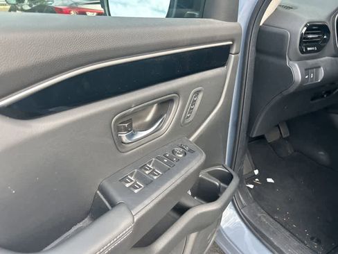 Used 2025 Honda Pilot Touring image 14