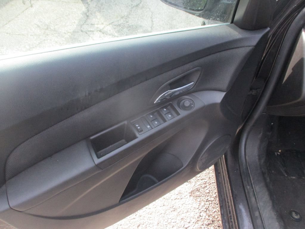 Used 2015 Chevrolet Cruze LT FWD image 9