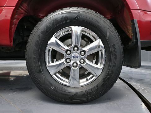 Used 2018 Ford F150 XLT w/ Equipment Group 302A Luxury AWD/4WD image 16
