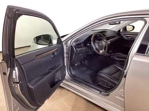 Used 2015 Lexus ES 350 w/ Luxury Package FWD image 10