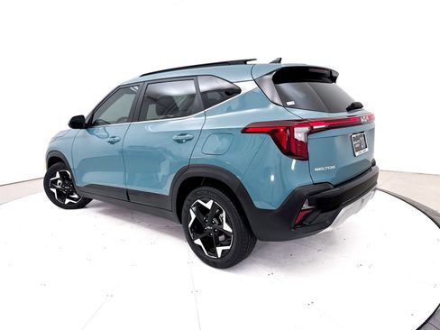 Certified 2024 Kia Seltos EX FWD image 2
