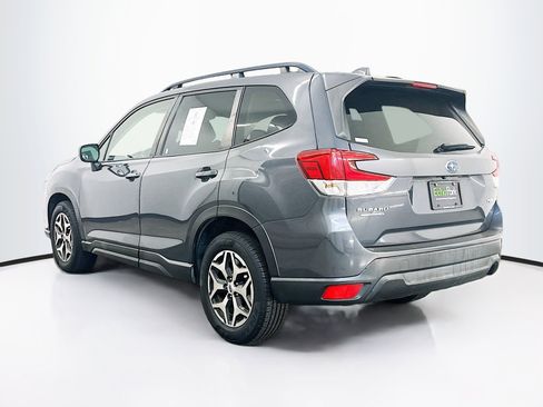 Used 2022 Subaru Forester Premium image 5