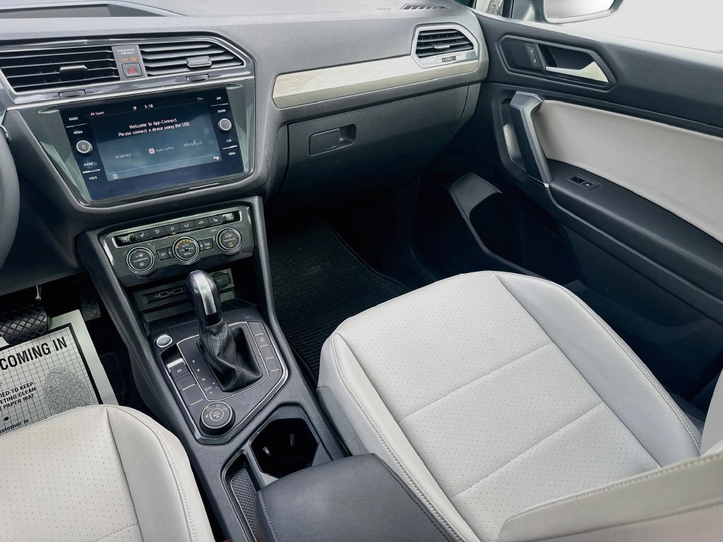 Used 2020 Volkswagen Tiguan SE w/ Panoramic Sunroof Package AWD/4WD image 29