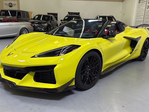 Used 2024 Chevrolet Corvette Z06 w/ Z07 Performance Package RWD image 6