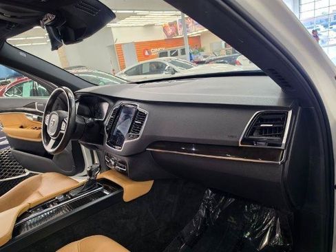 Used 2018 Volvo XC90 T6 Momentum w/ Convenience Package AWD/4WD image 8