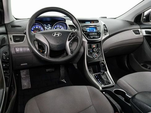 Used 2014 Hyundai Elantra SE image 6