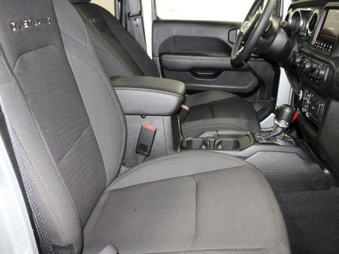 Used 2023 Jeep Gladiator Overland image 24