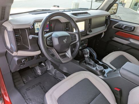 Used 2023 Ford Bronco Wildtrak image 14