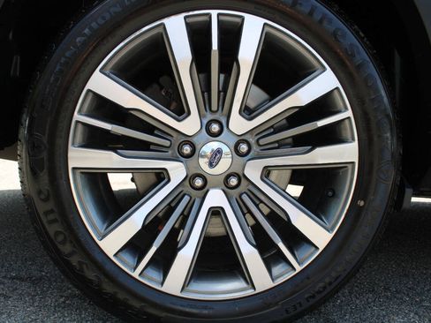 Used 2017 Ford Explorer Platinum AWD/4WD image 23