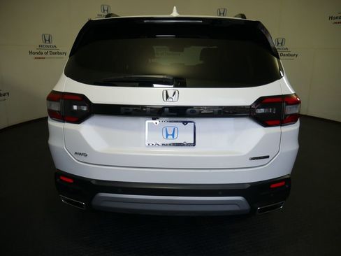 Certified 2023 Honda Pilot Touring image 9